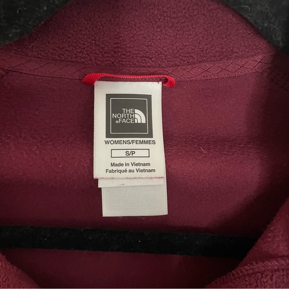 The North Face 1/4 zip - Picture 4 of 8